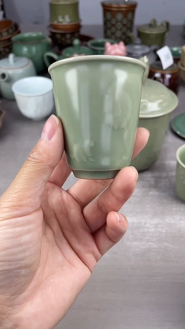 青瓷仓储福利清仓虎