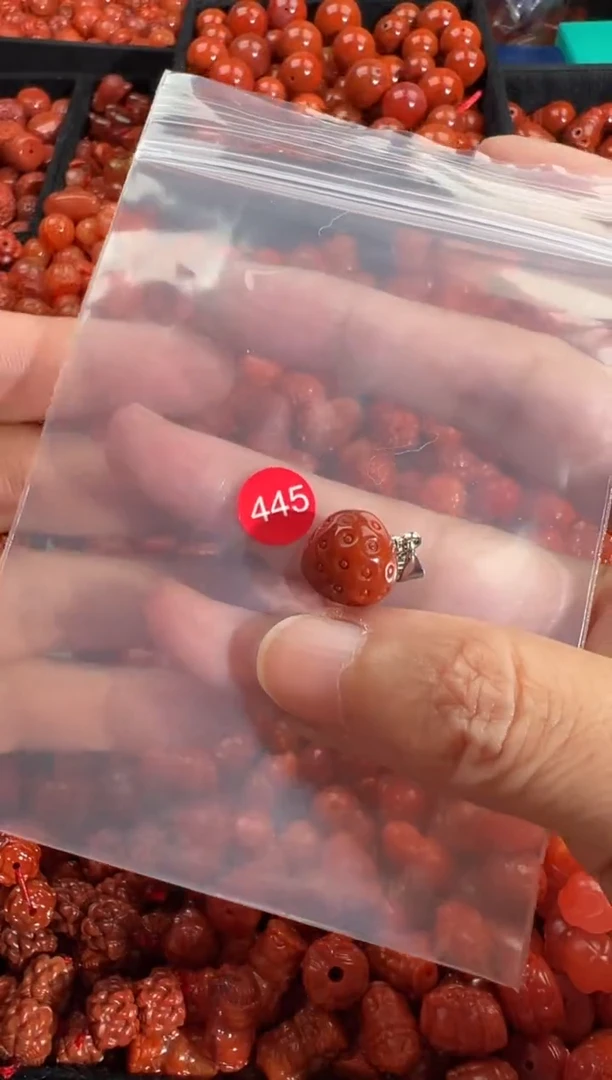 颈饰未镶嵌南红玛瑙1