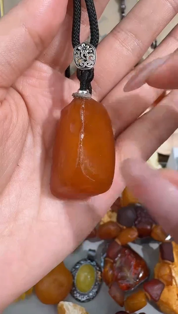 未镶嵌琥珀裸石琥珀