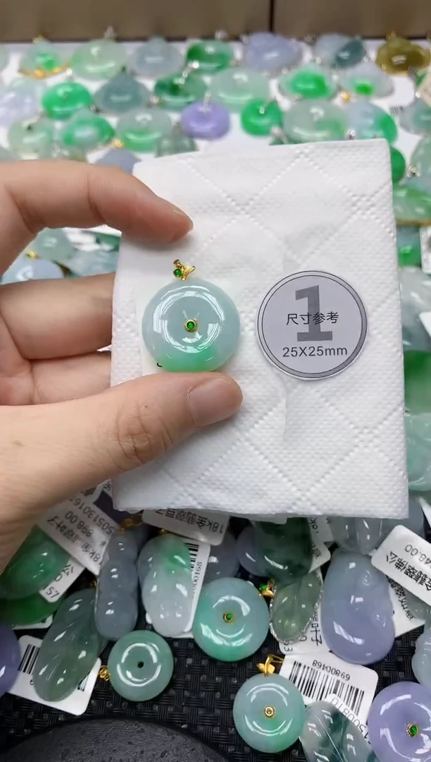 翡翠18K金镶嵌颈饰1111111111