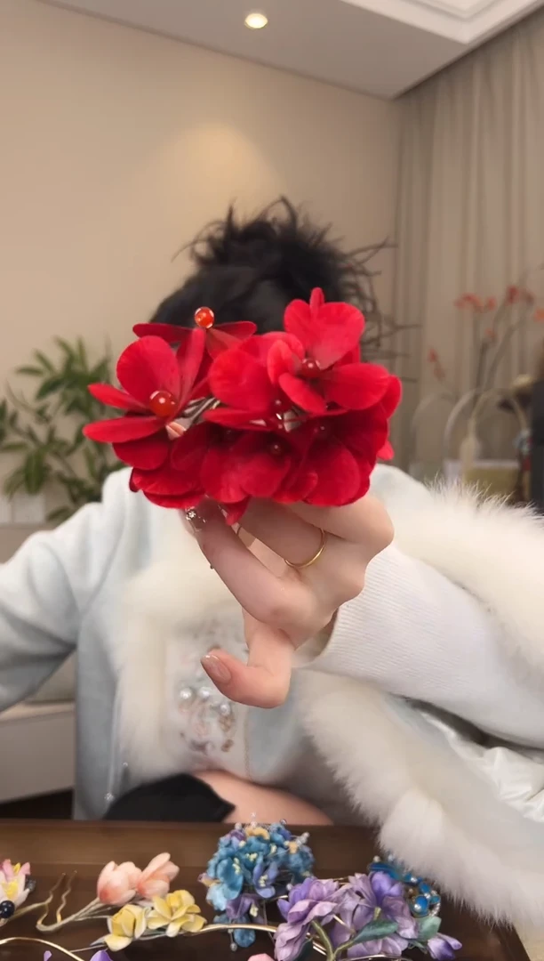 刺绣红色绣球花u型钗