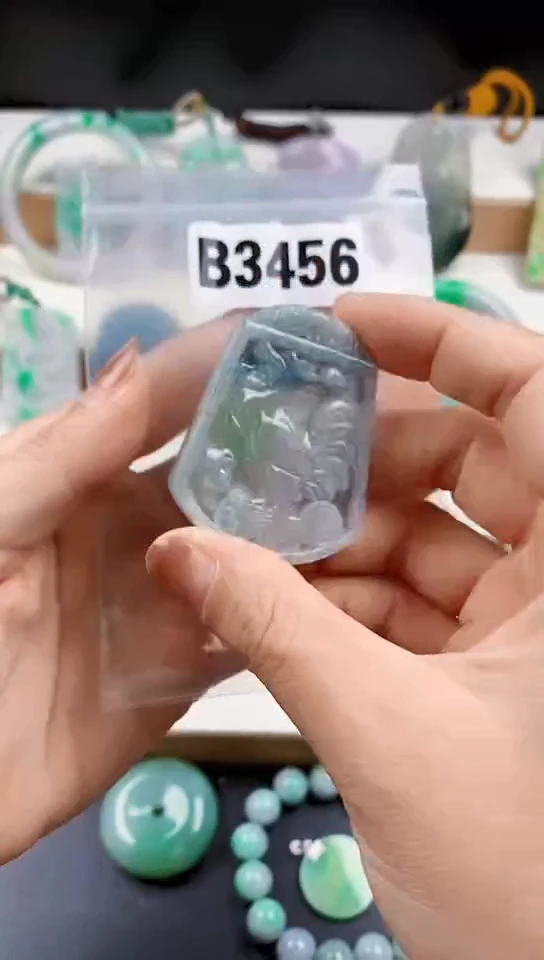 颈饰未镶嵌翡翠天然翡翠吊坠挂件