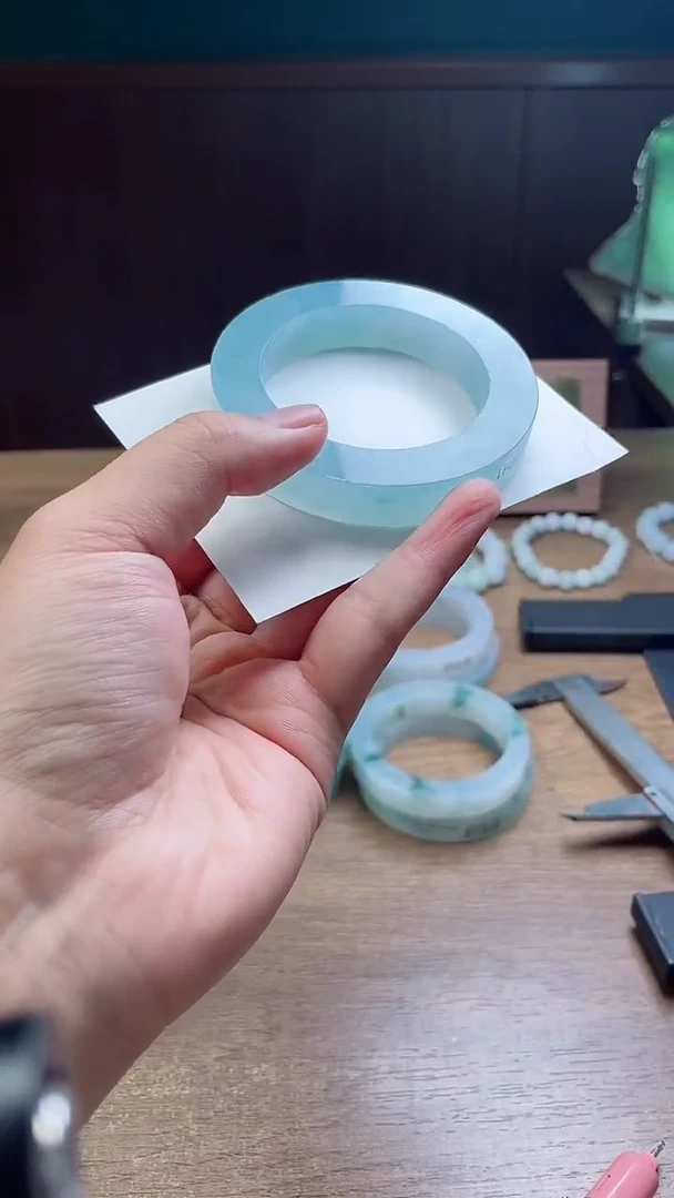 未镶嵌手镯定制翡翠用**山定制