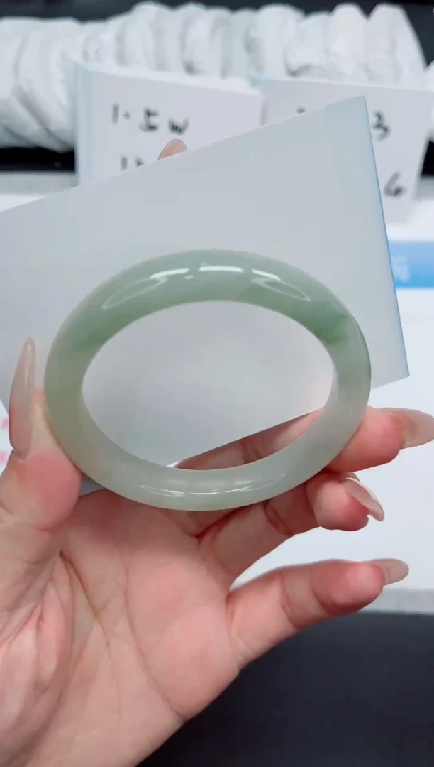 【闪购商品】石英质玉手镯合金108-53.7