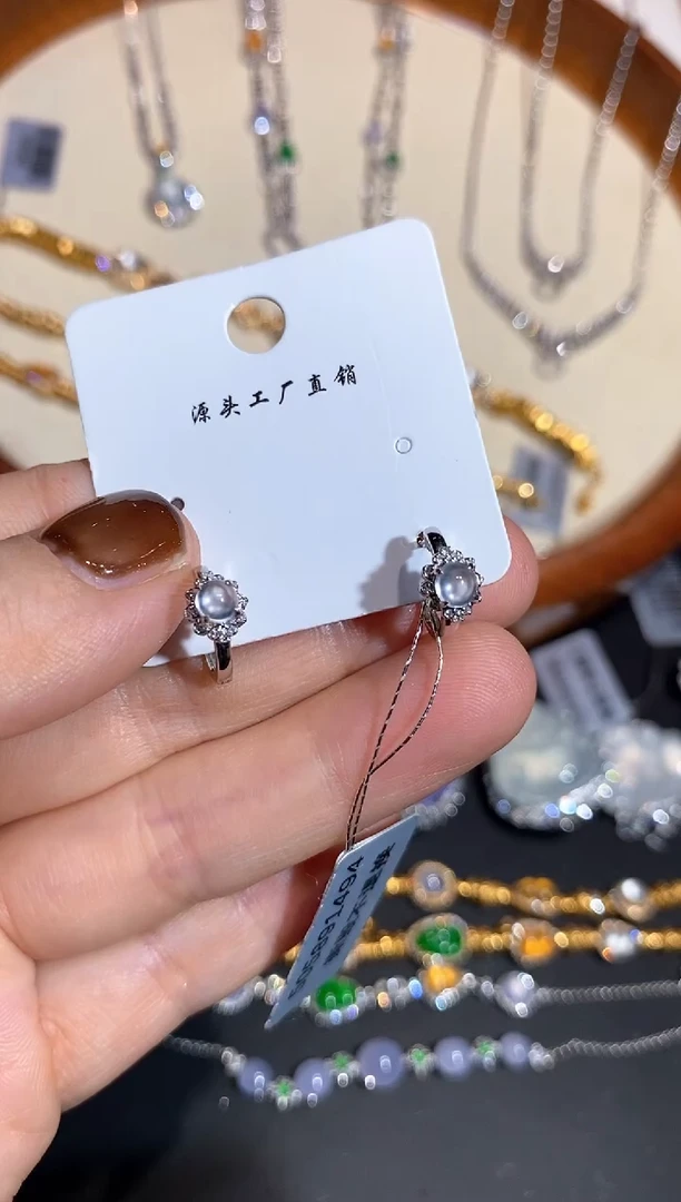 18K金镶嵌翡翠耳饰耳饰
