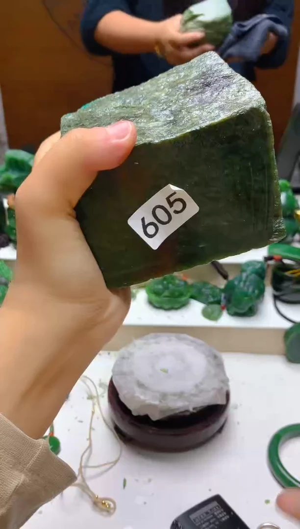 未镶嵌和田玉（碧玉）珠宝半成品0