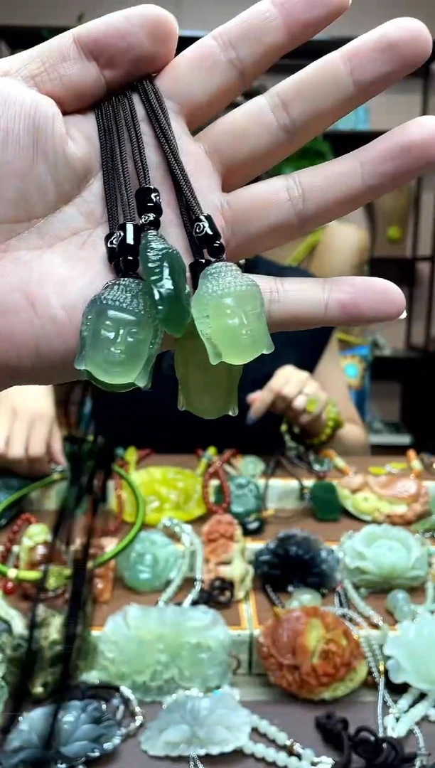 未镶嵌岫玉吊坠多样性发货发其中之一