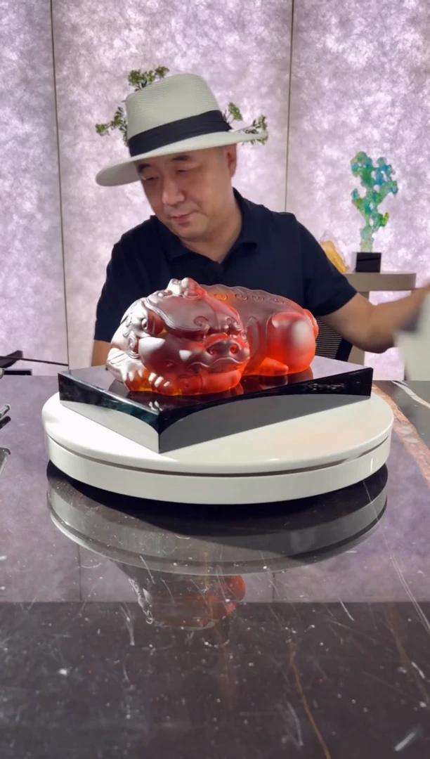 摆件璨石美学蜜蜡卧福貔貅+300*200黑水晶底座