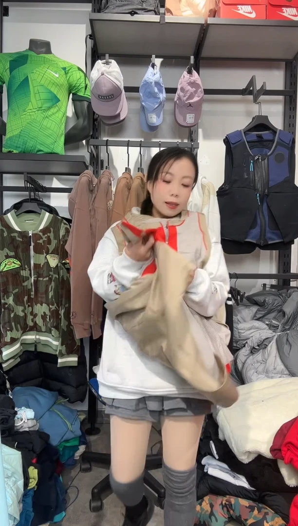 1268  编码 瑕疵款直播间过款为准 尺码   身高  175 2X