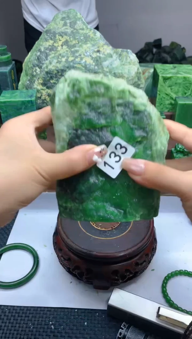 和田玉（碧玉）未镶嵌珠宝半成品1