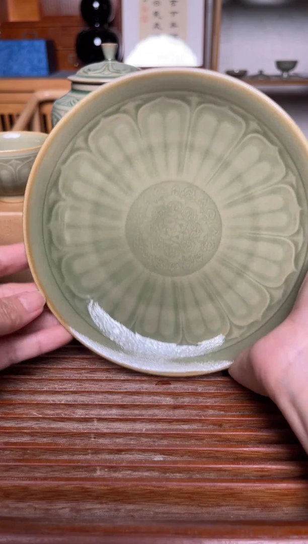 瓷器耀州窑青釉莲瓣盘 微瑕