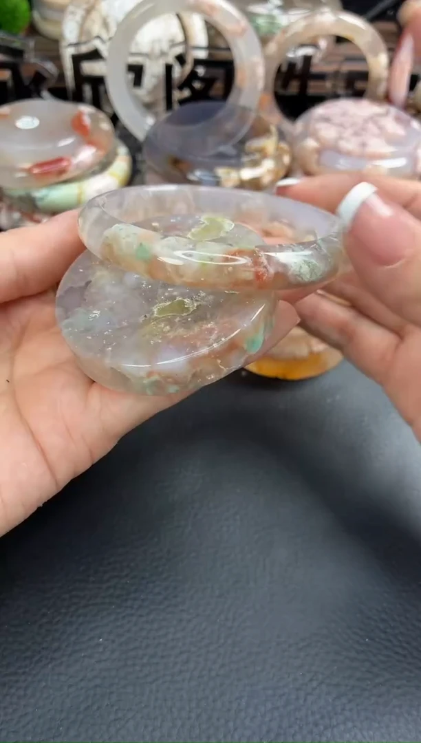 未镶嵌手镯（圆镯）石英质玉57