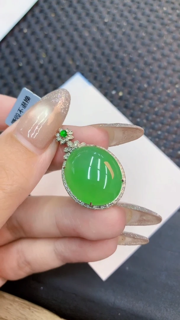 颈饰18K金镶嵌翡翠临****司1