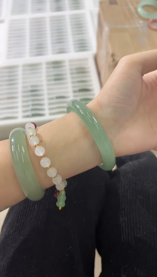 未镶嵌手镯石英质玉67-58D