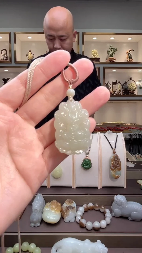 颈饰未镶嵌和田玉苏