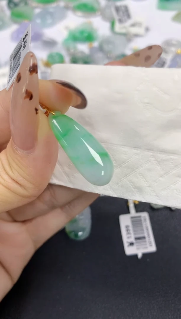 颈饰18K金镶嵌翡翠a货假一赔三支持复检百元上9元证书费自理