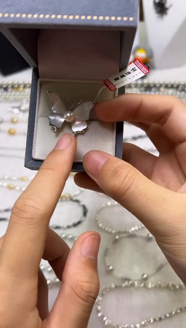 未镶嵌胸饰海水珍珠珍珠