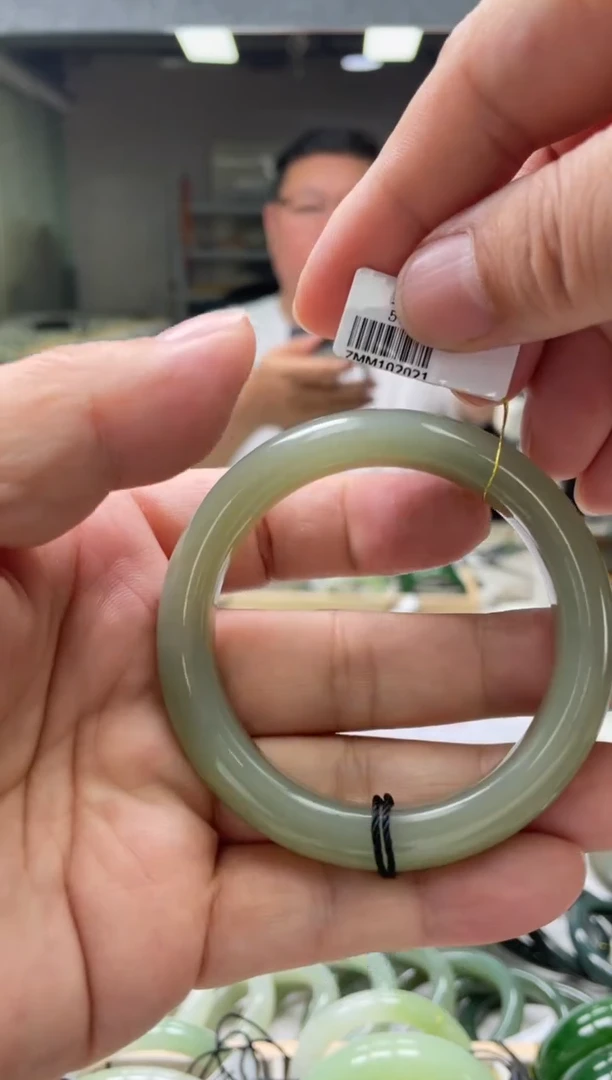 【闪购商品】和田玉手镯未镶嵌编码2021 圈口55-56