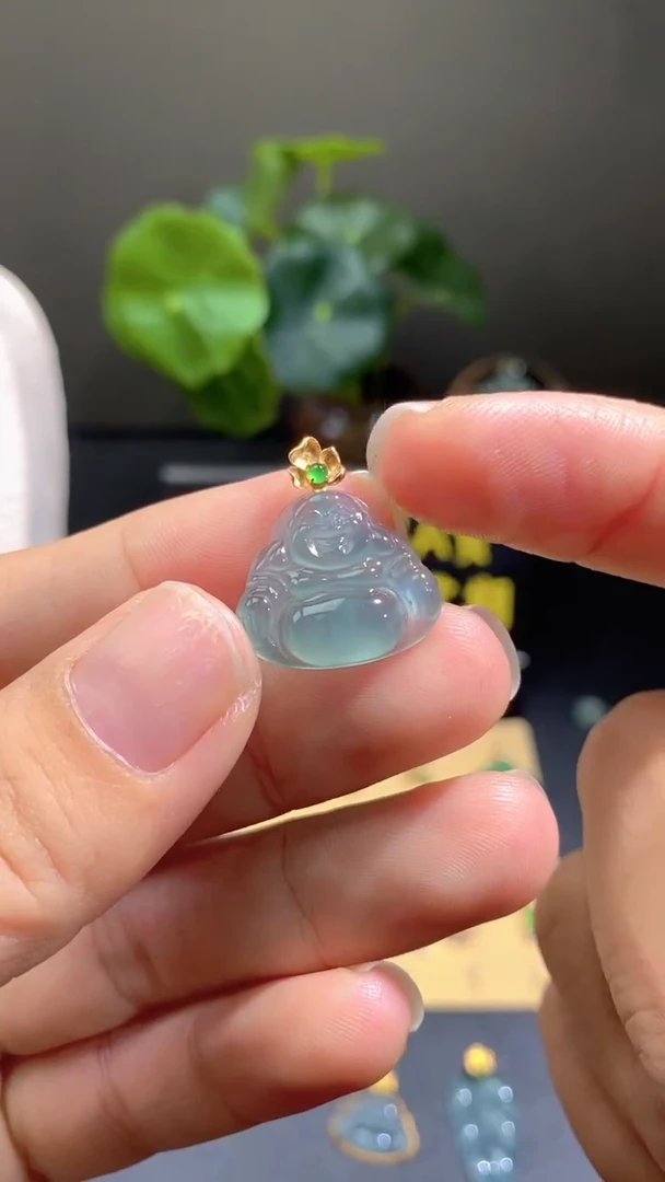 颈饰18K金镶嵌翡翠天然A货翡翠