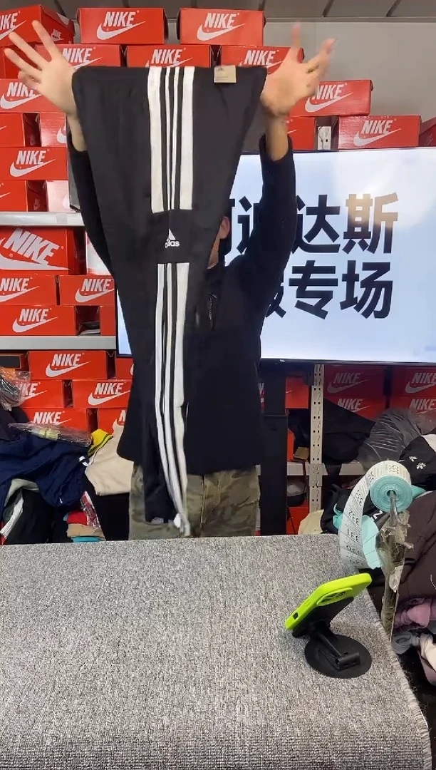 322编码 阿迪达斯 全新无暇 尺码160XS 直播间过款为准