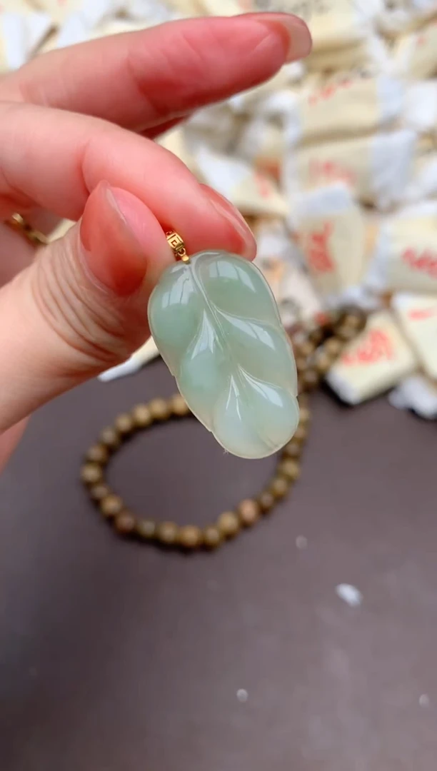 18K金镶嵌挂件翡翠福利