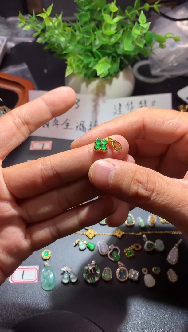 吊坠(不含链)未镶嵌翡翠1