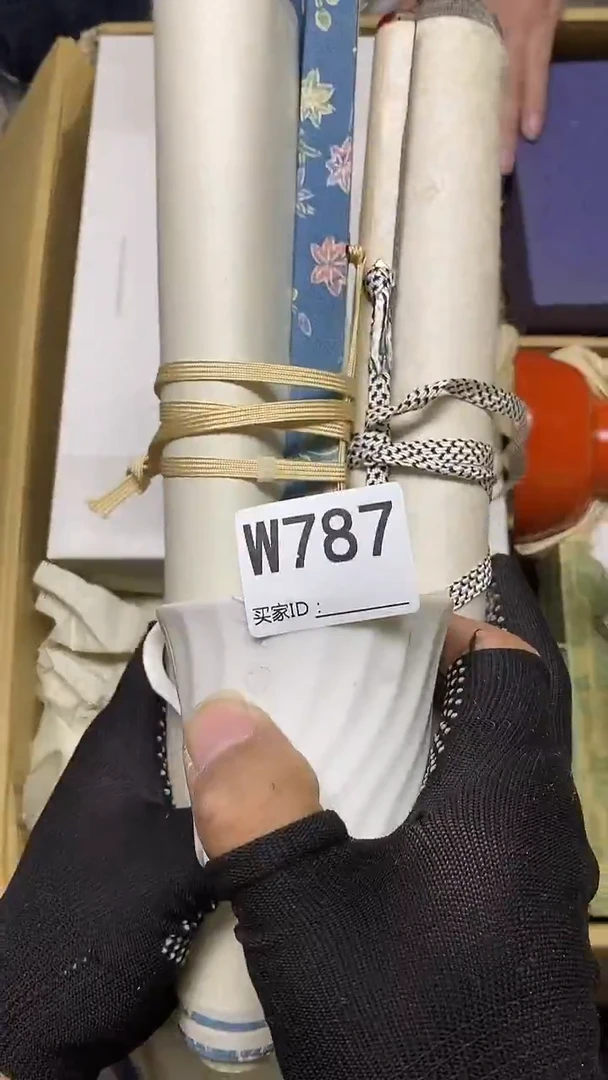 瓷片天**本W787默认微瑕，谨慎参拍