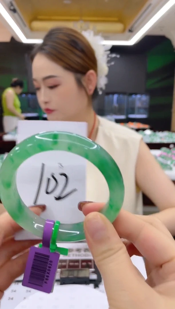 石英质玉（非洲翠）手镯未镶嵌天然冰飘花