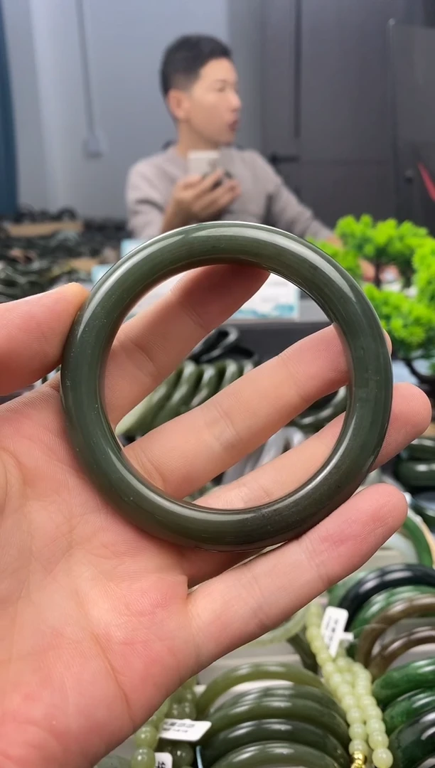 未镶嵌手镯和田玉60