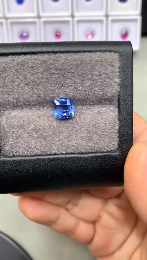 【闪购商品】定制蓝宝石裸石未镶嵌枕型 矢车菊蓝宝石 3.04ct