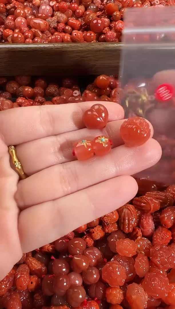颈饰未镶嵌南红玛瑙1
