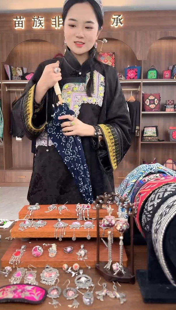 【闪购商品】织绣扶光苗绣传承L18