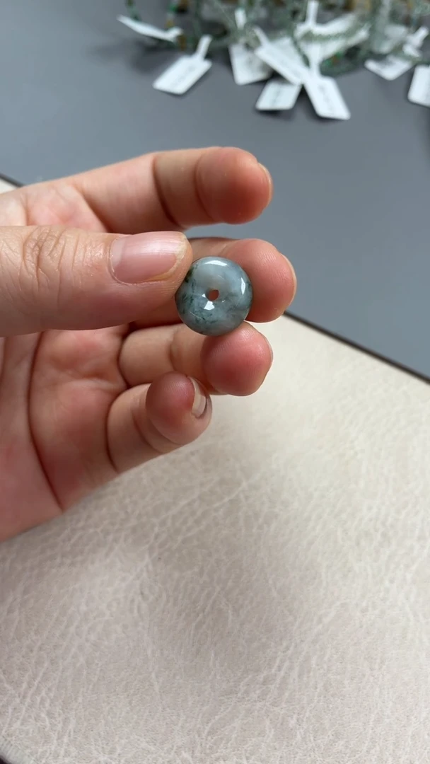 翡翠未镶嵌颈饰翡翠平安扣