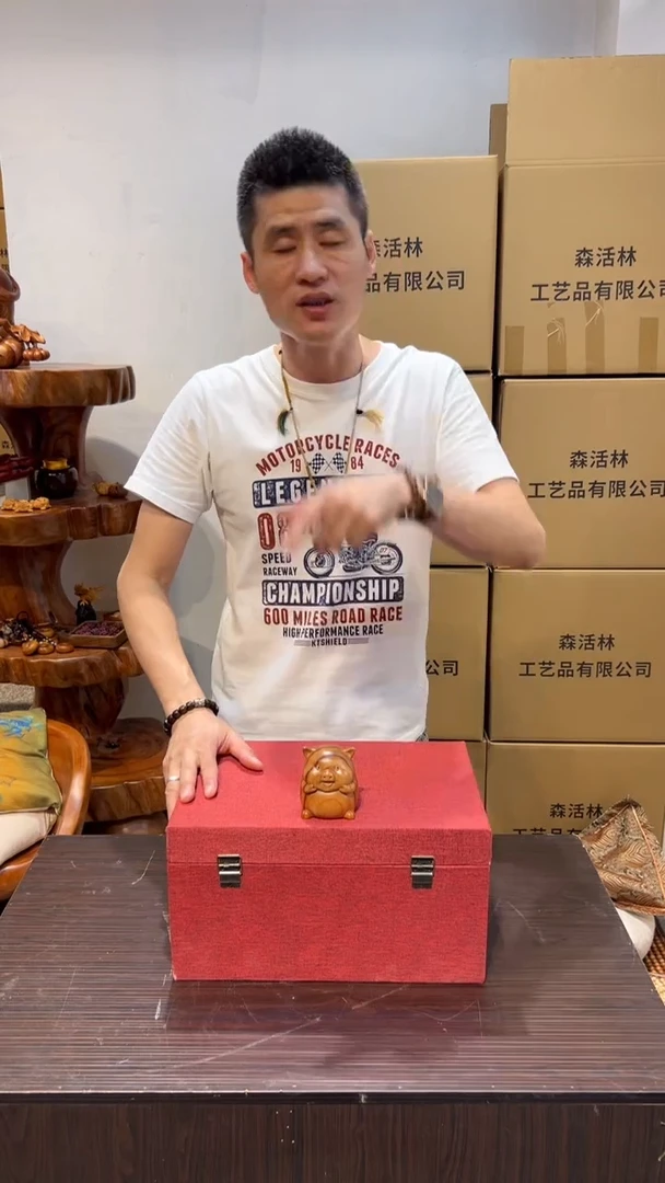 香樟木实木创意手工摆件小猪