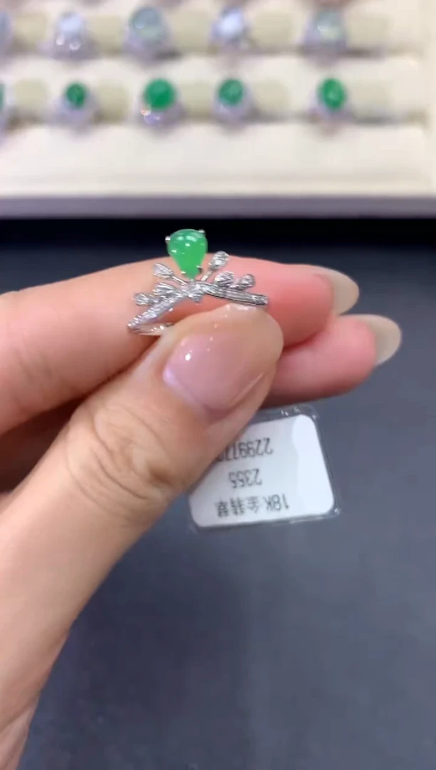 【闪购商品】翡翠戒指18K金镶嵌a5