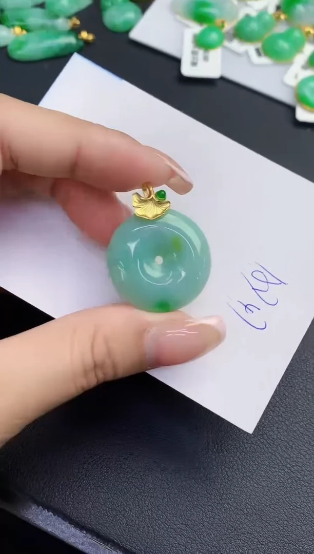 翡翠未镶嵌颈饰缅甸天然翡翠A货