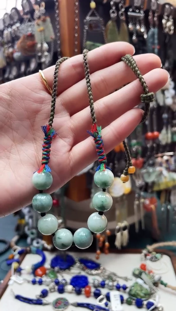 颈饰未镶嵌翡翠饰品