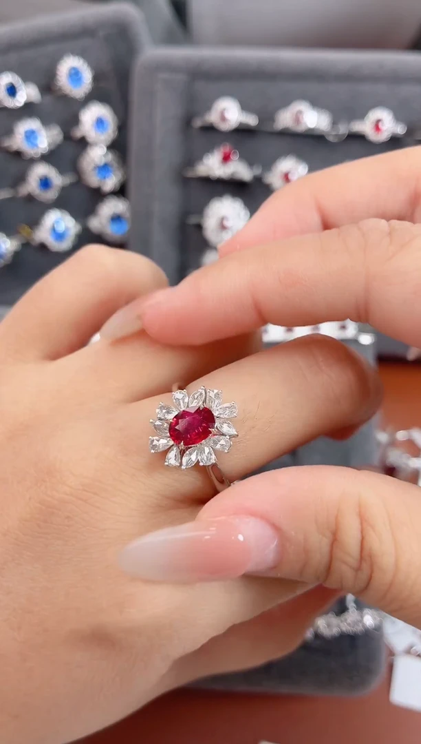 18K金镶嵌戒指红宝石-1.1ct