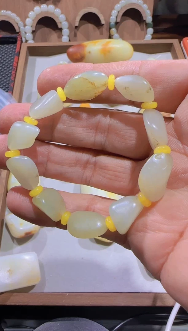 未镶嵌手串和田玉和田玉籽手串多样性发其一