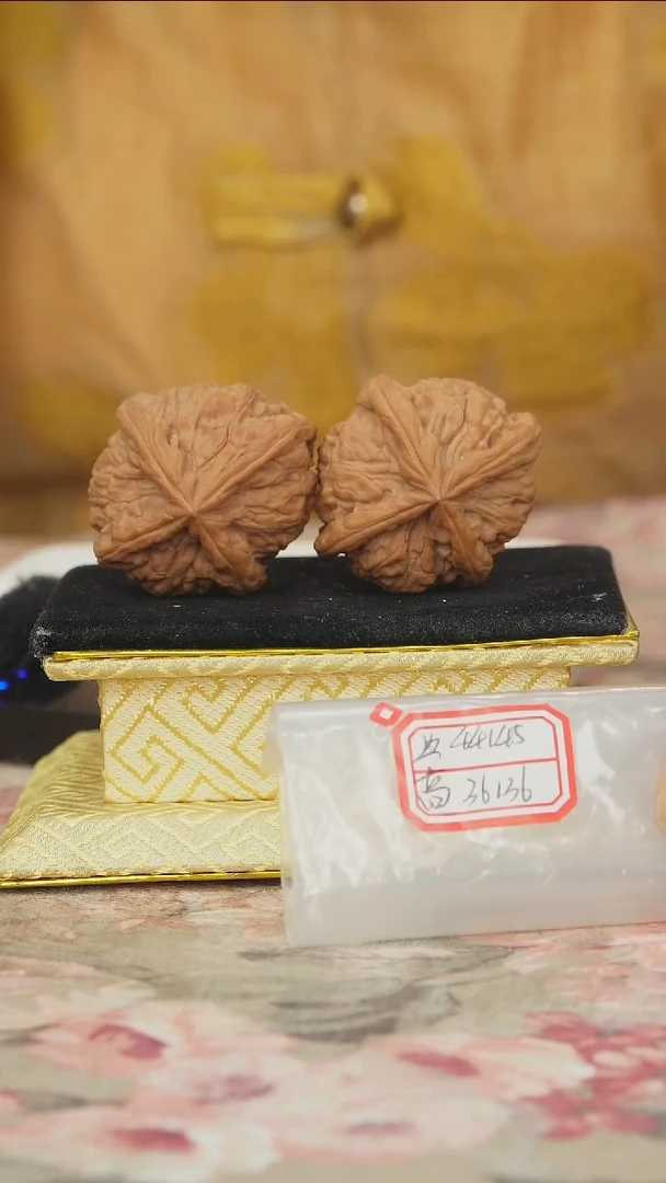 把件文玩核桃红狮子头四棱