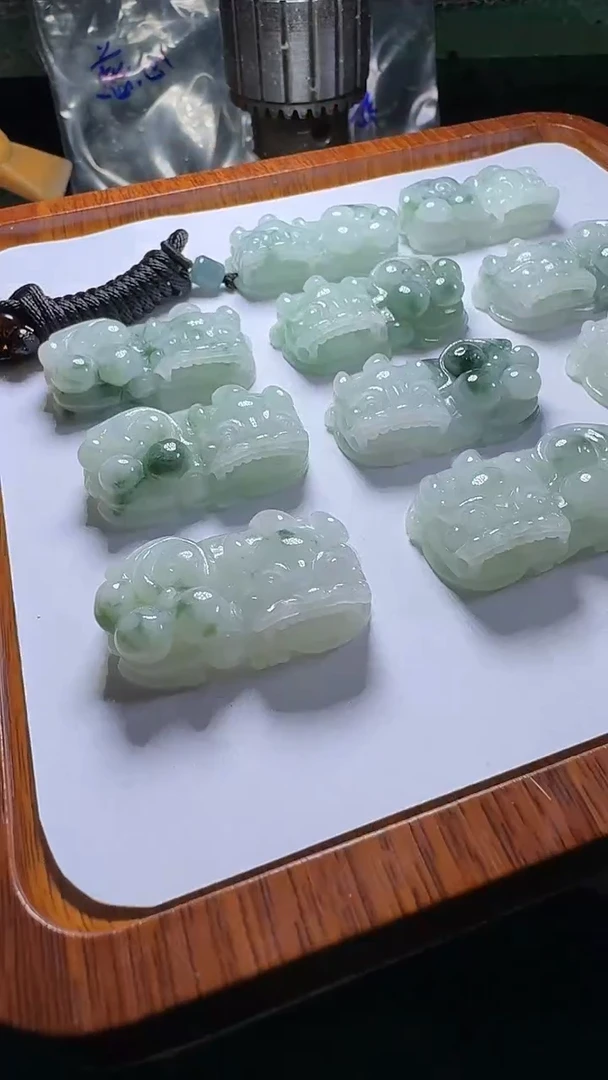 颈饰未镶嵌翡翠飘花貔貅多样性发一件