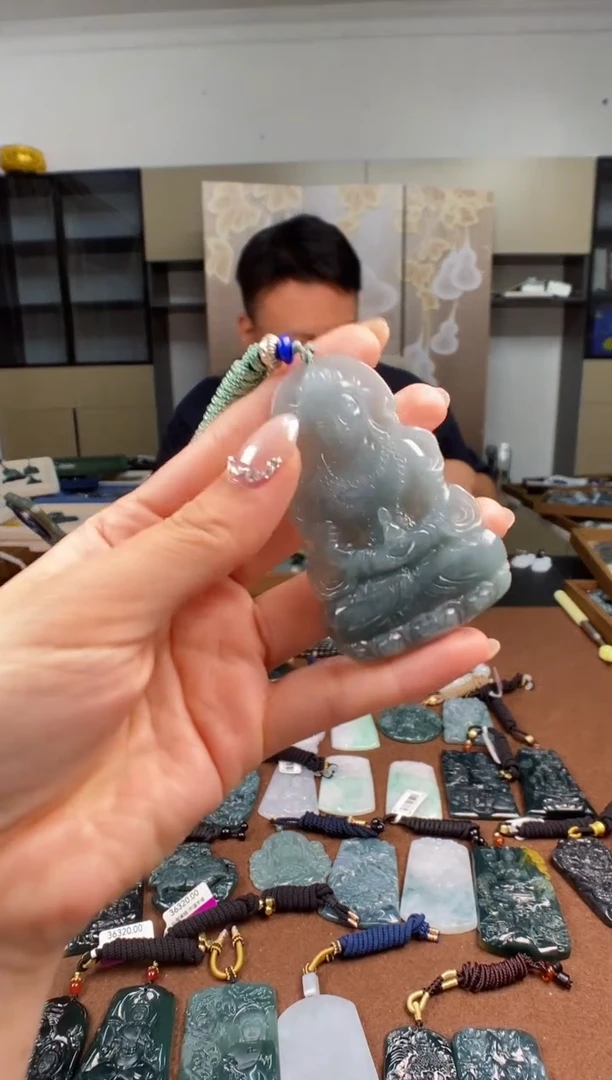 颈饰未镶嵌翡翠多样性发其一