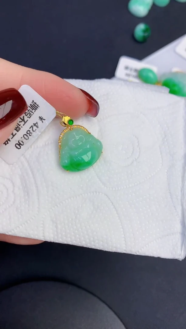颈饰18K金镶嵌翡翠缅甸天然翡翠A货