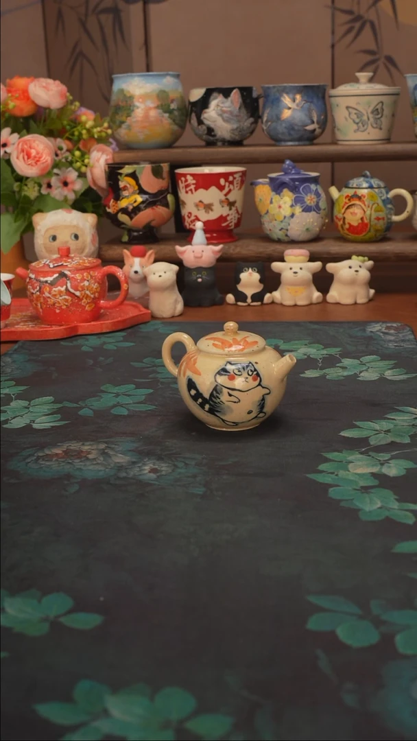 刘十三  惊讶猫猫壶