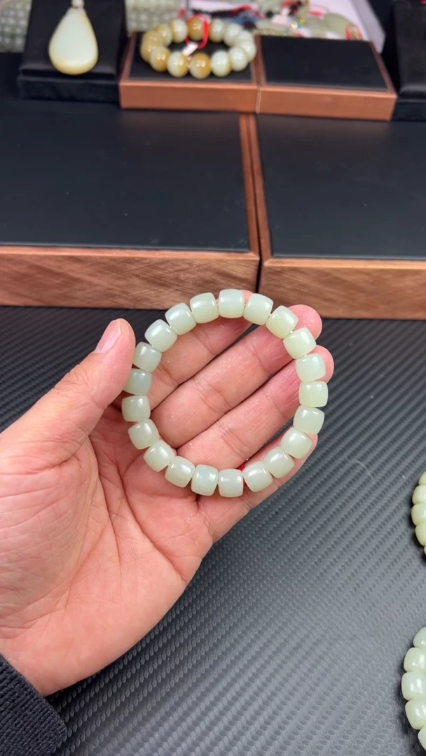 【闪购商品】和田玉手链未镶嵌且末微色差卡10直切