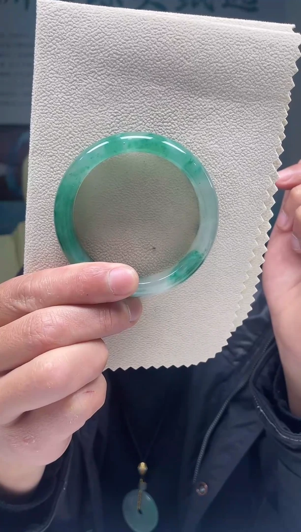 【闪购商品】石英质玉手镯未镶嵌非洲翠手镯多样性发货