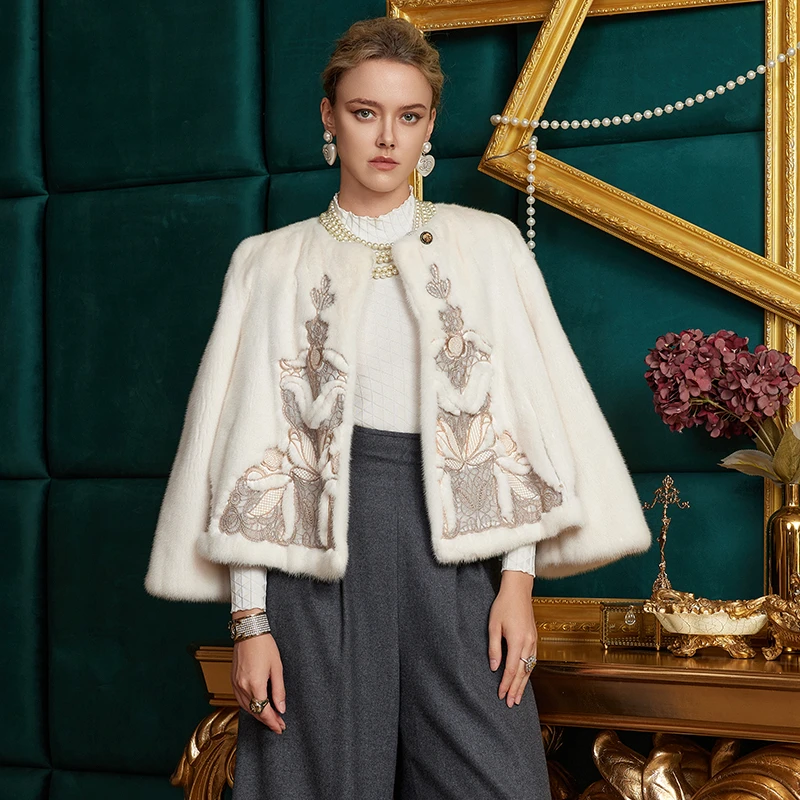 2025冬季新品秀场女装外套S21162白色