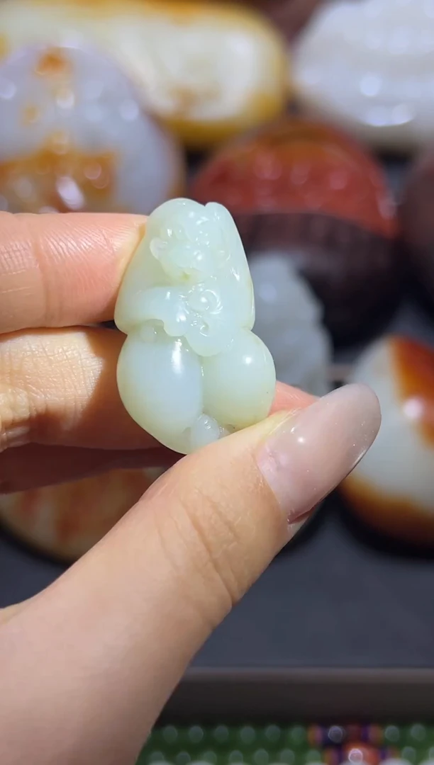 未镶嵌和田玉把件人**戏和田玉