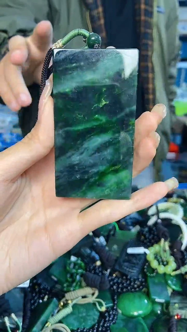 未镶嵌和田玉挂件1