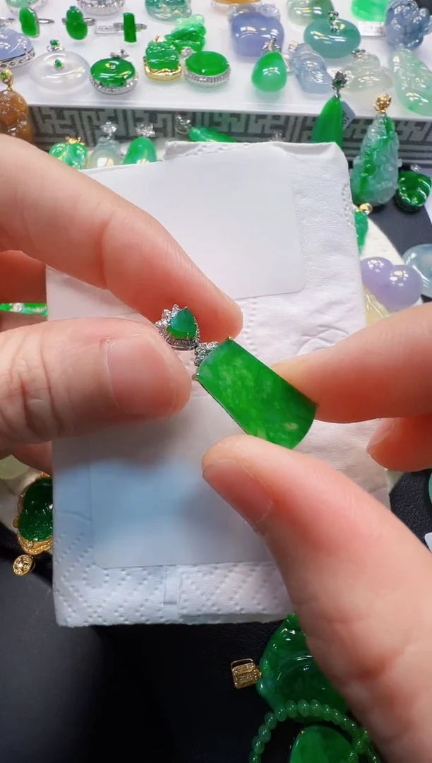 翡翠18K金镶嵌吊坠(不含链)2680